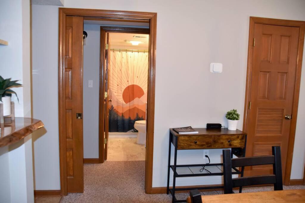 Cozy Mountain Getaway! Mountain Views! 2 Bed, 2 Bath, Sleeps 6 Apartment Gatlinburg Exterior photo